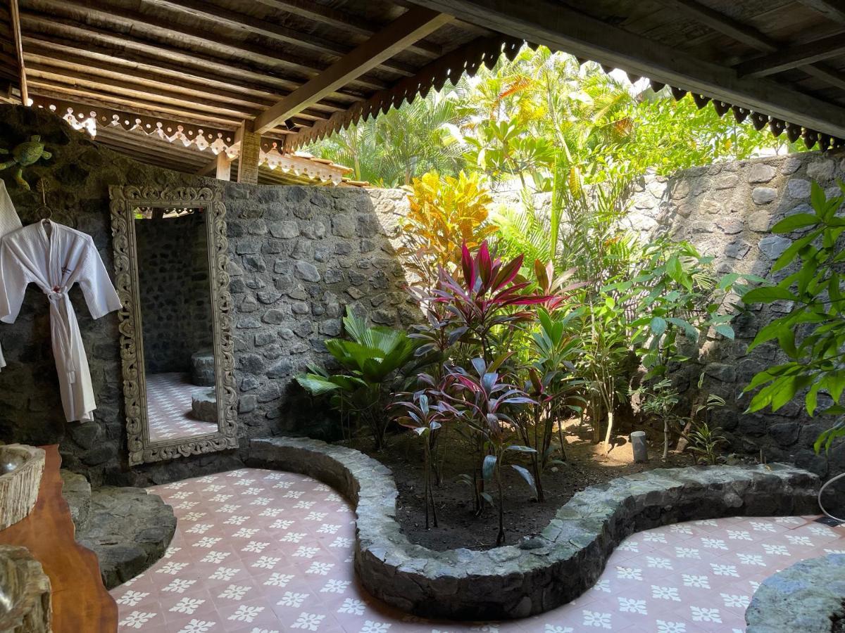 Louka Beach Bali Tianyar Exteriör bild