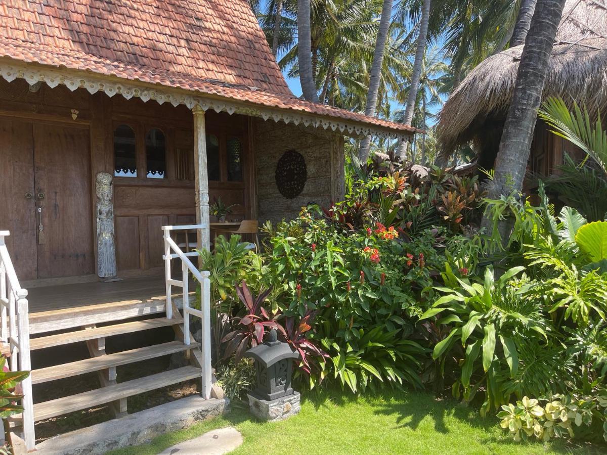 Louka Beach Bali Tianyar Exteriör bild