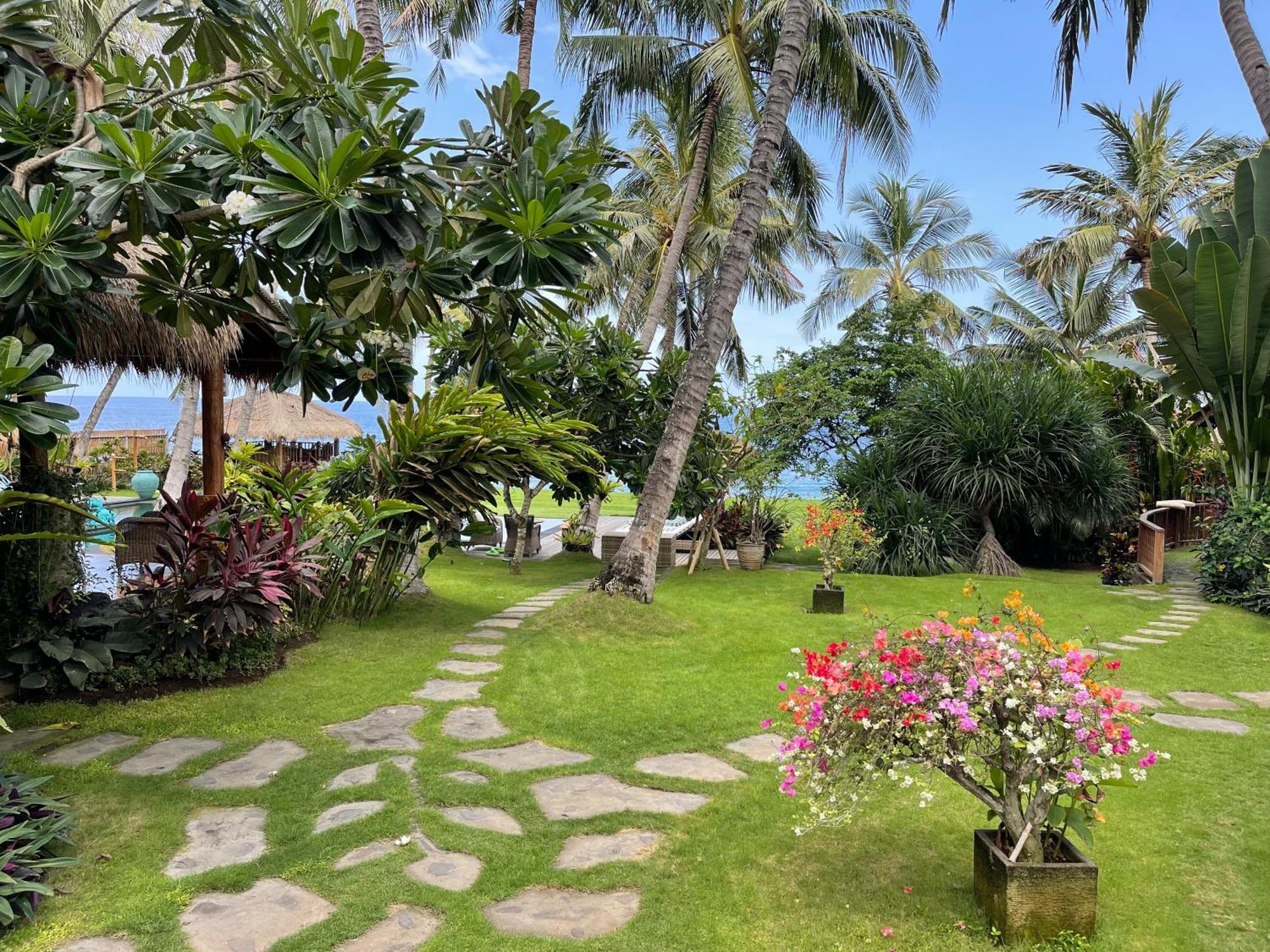 Louka Beach Bali Tianyar Exteriör bild