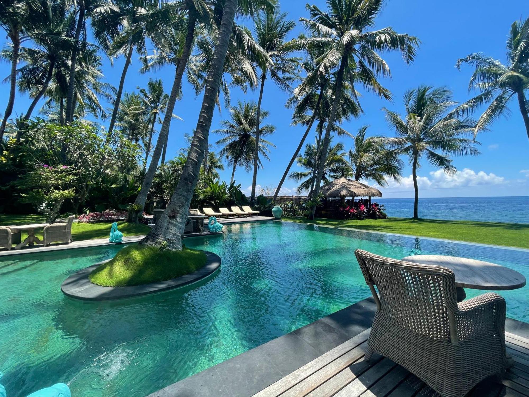 Louka Beach Bali Tianyar Exteriör bild